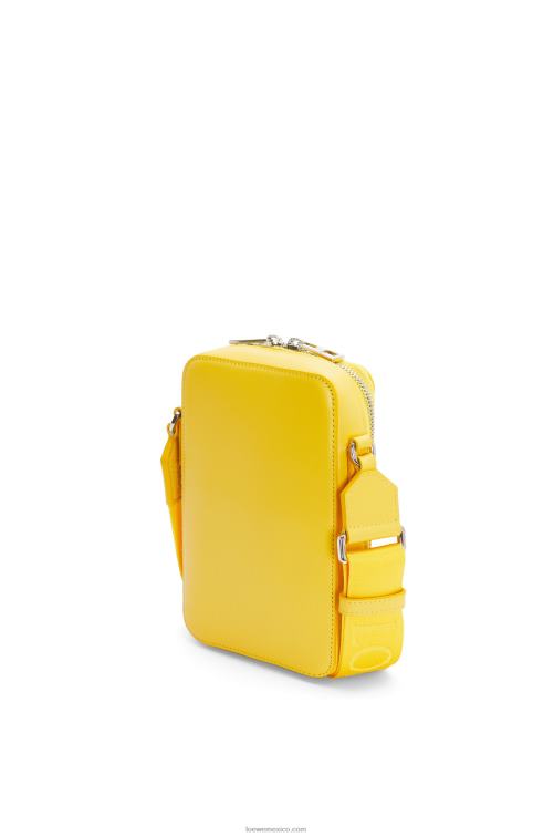 amarillo bolsillo cruzado vertical de piel de becerro satinada Loewe R8J8Z614 hombres