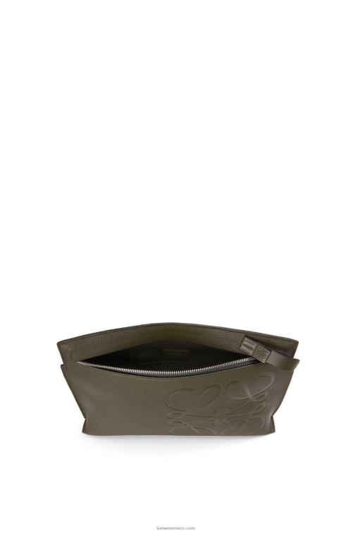 verde caqui oscuro riñonera de piel de becerro granulada Loewe R8J8Z612 hombres