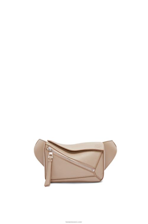 arena Riñonera mini puzzle de piel de becerro clásica Loewe R8J8Z548 hombres