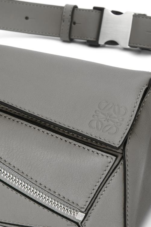 gris asfalto Riñonera mini puzzle de piel de becerro clásica Loewe R8J8Z570 hombres