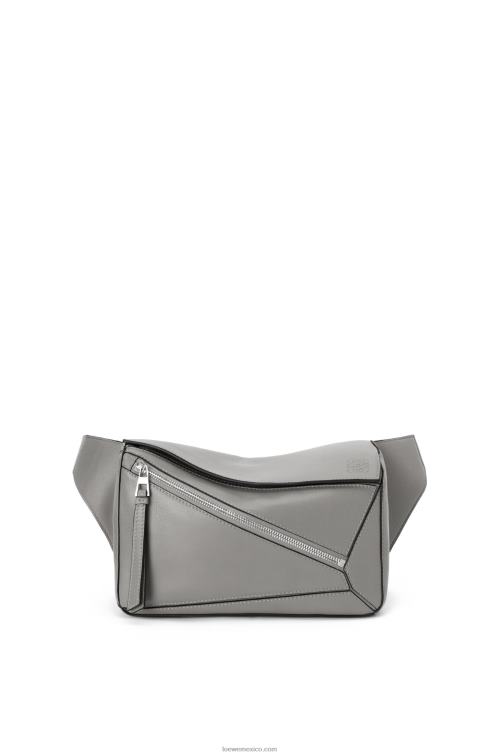 gris asfalto riñonera puzzle pequeña de piel de becerro clásica Loewe R8J8Z565 hombres
