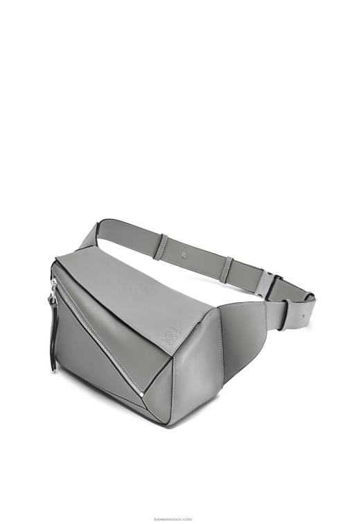 gris asfalto riñonera puzzle pequeña de piel de becerro clásica Loewe R8J8Z565 hombres