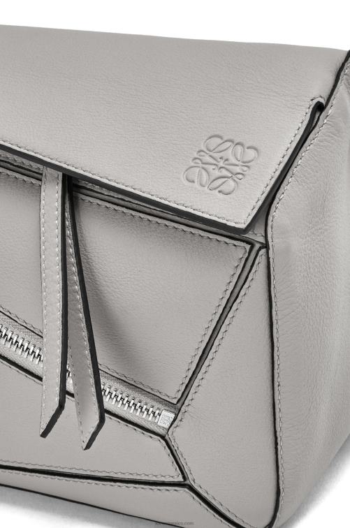 gris asfalto riñonera puzzle pequeña de piel de becerro clásica Loewe R8J8Z565 hombres