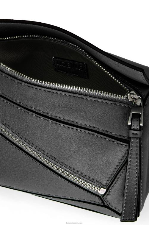 negro Riñonera mini puzzle de piel de becerro clásica Loewe R8J8Z279 hombres