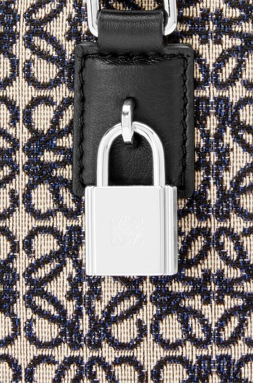 azul marino/negro amazona 15 en anagrama jacquard y piel de becerro Loewe R8J8Z144 hombres