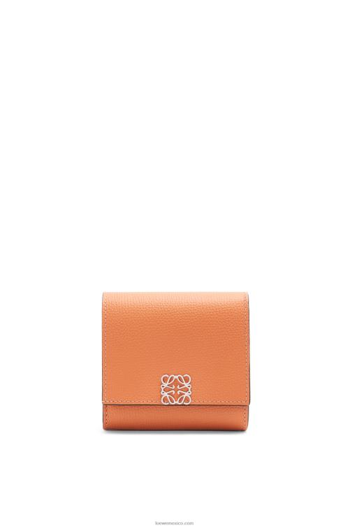 Arrecife de coral cartera compacta con solapa anagram de piel de becerro granulada Loewe R8J8Z1307 mujer