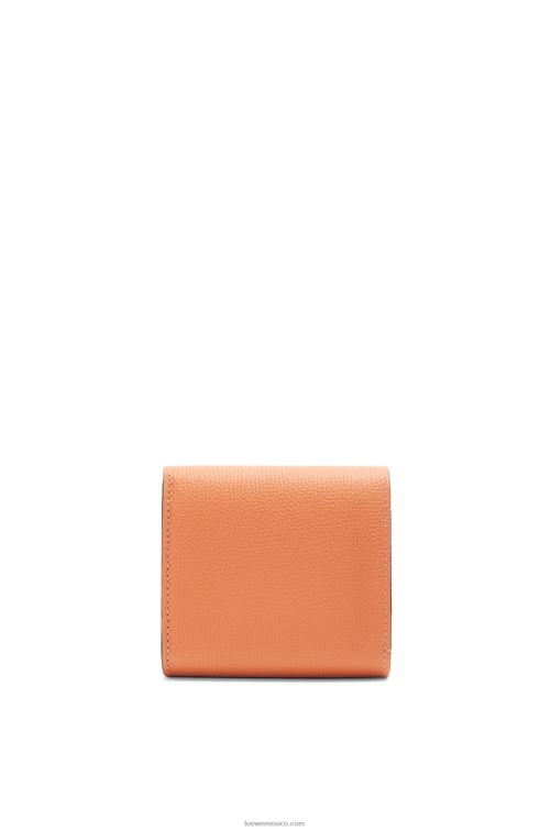 Arrecife de coral cartera compacta con solapa anagram de piel de becerro granulada Loewe R8J8Z1307 mujer