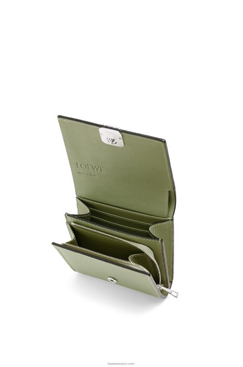 Romero cartera compacta con solapa anagram de piel de becerro granulada Loewe R8J8Z1248 mujer