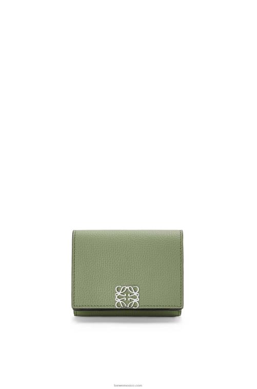 Romero cartera triple con anagrama de piel de becerro granulada Loewe R8J8Z1247 mujer