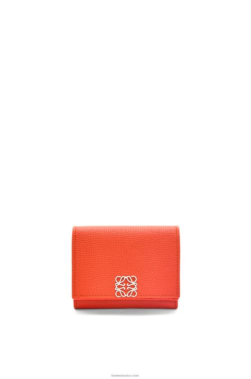 amanecer naranja cartera triple con anagrama de piel de becerro granulada Loewe R8J8Z1204 mujer