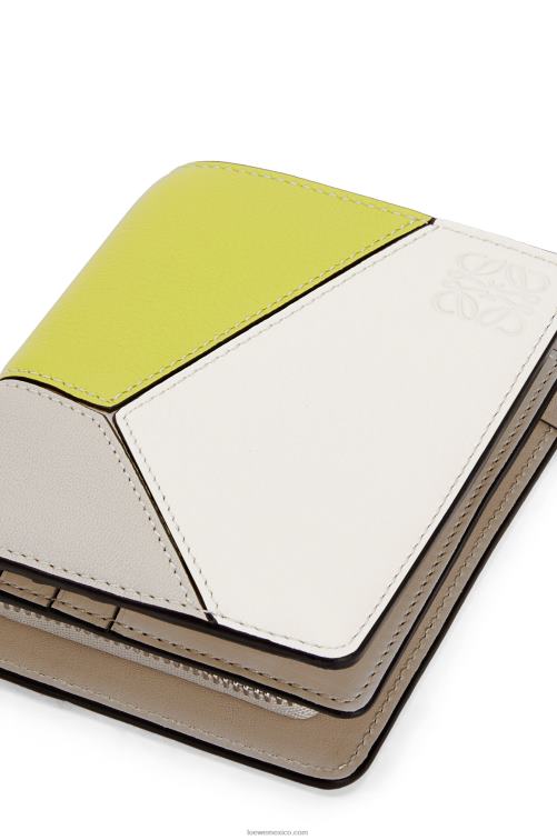 amarillo lima/avena claro cartera puzzle compacta con cremallera en piel de becerro clásica Loewe R8J8Z1262 mujer