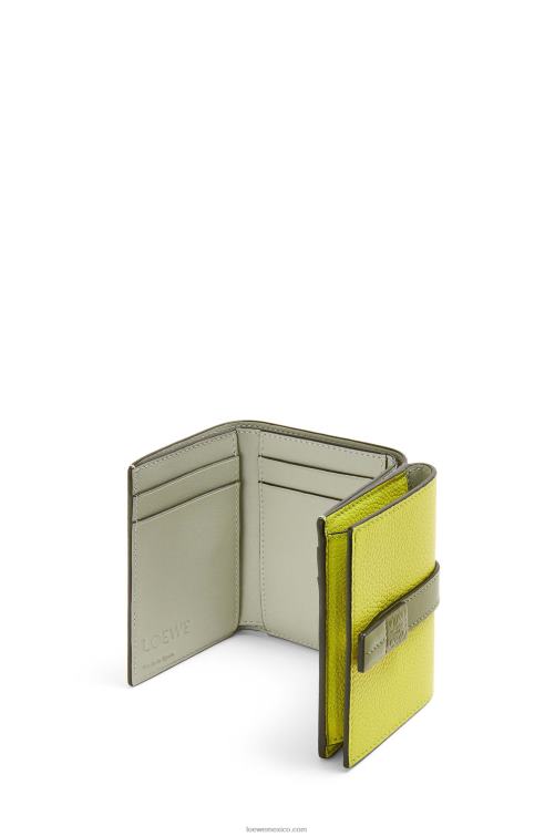 amarillo lima/verde aguacate cartera de tres pliegues en suave piel de becerro granulada Loewe R8J8Z1311 mujer