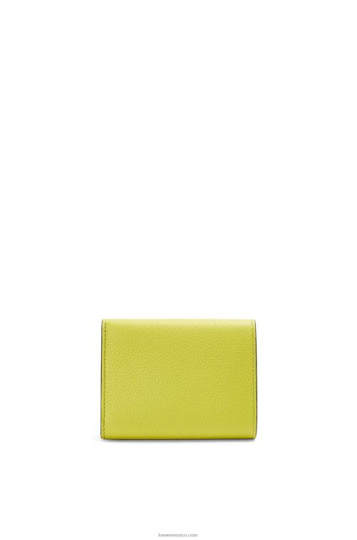 amarillo lima/verde aguacate cartera de tres pliegues en suave piel de becerro granulada Loewe R8J8Z1311 mujer