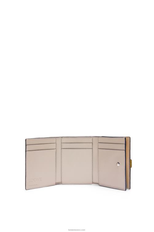 amarillo/verde arcilla cartera de tres pliegues en suave piel de becerro granulada Loewe R8J8Z1284 mujer