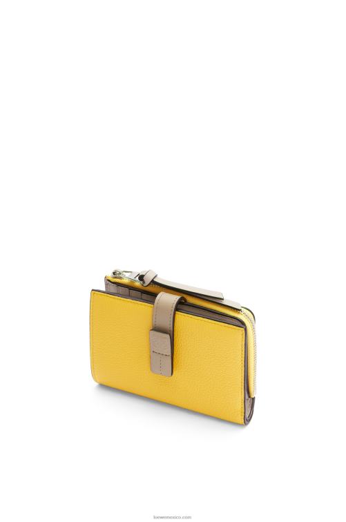 amarillo/verde arcilla cartera plegable fina con cremallera de piel de becerro granulada suave Loewe R8J8Z1283 mujer