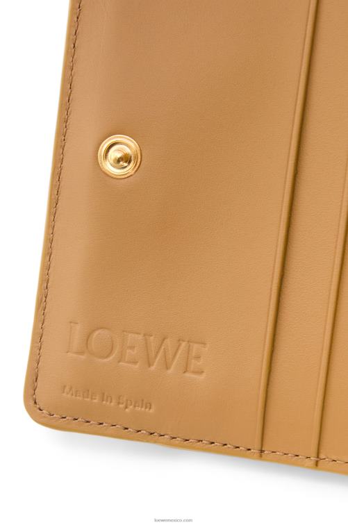 angora/beige empolvado cartera puzzle compacta con cremallera en piel de becerro clásica Loewe R8J8Z1212 mujer