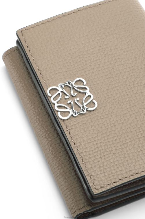 arena cartera triple con anagrama de piel de becerro granulada Loewe R8J8Z1214 mujer