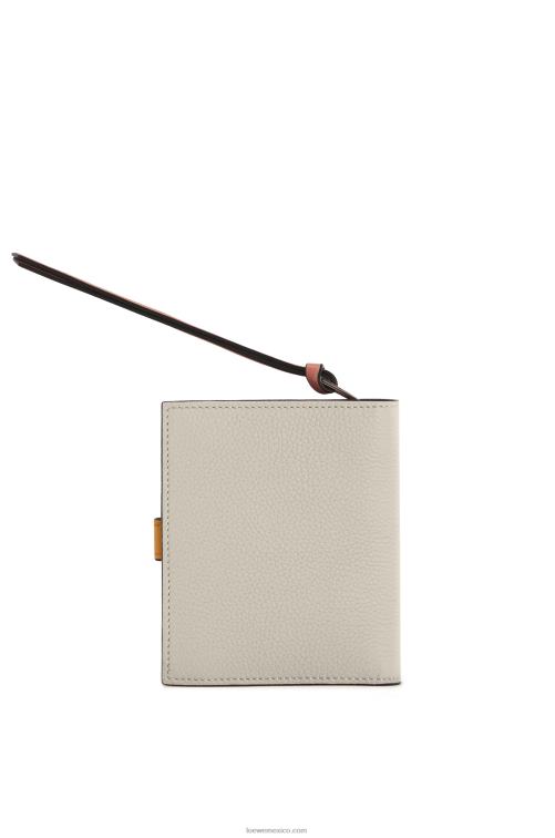 avena ligera/miel cartera compacta con cremallera de suave piel de becerro granulada Loewe R8J8Z1222 mujer