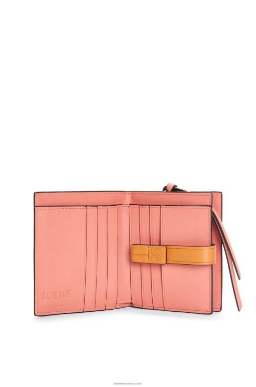 avena ligera/miel cartera compacta con cremallera de suave piel de becerro granulada Loewe R8J8Z1222 mujer