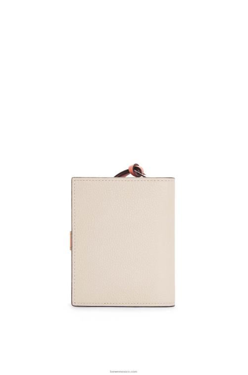 avena ligera/miel cartera compacta con cremallera de suave piel de becerro granulada Loewe R8J8Z1222 mujer