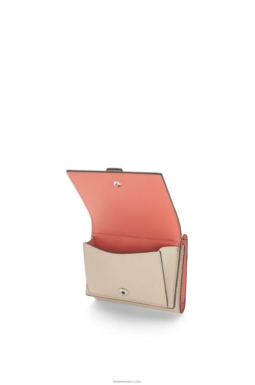 avena ligera/miel cartera de tres pliegues en suave piel de becerro granulada Loewe R8J8Z1219 mujer