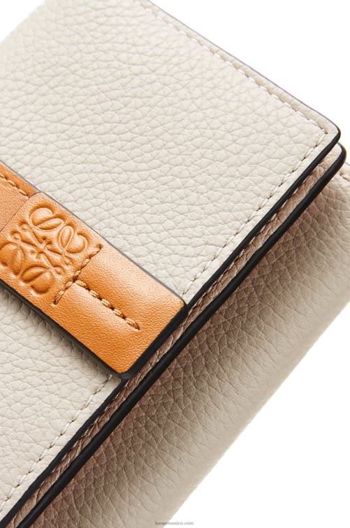 avena ligera/miel cartera de tres pliegues en suave piel de becerro granulada Loewe R8J8Z1315 mujer
