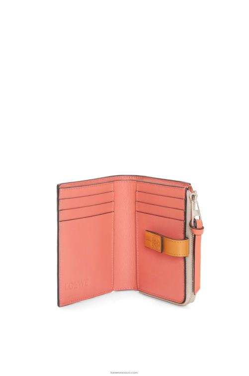 avena ligera/miel cartera plegable fina con cremallera de piel de becerro granulada suave Loewe R8J8Z1220 mujer