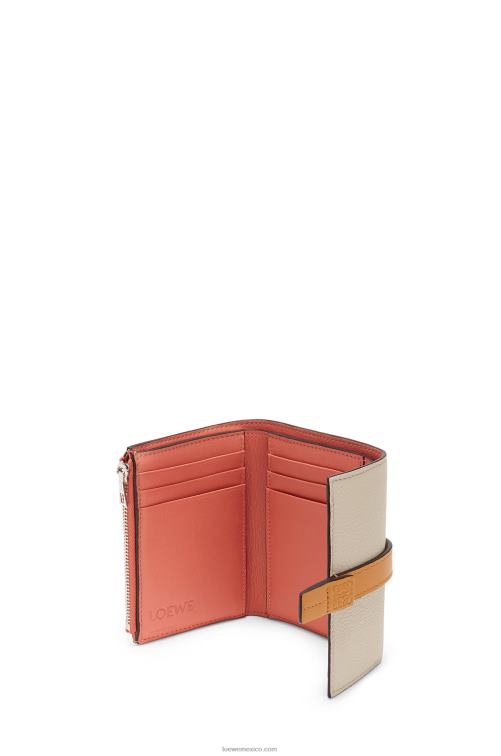 avena ligera/miel cartera vertical pequeña de piel de becerro granulada suave Loewe R8J8Z1221 mujer