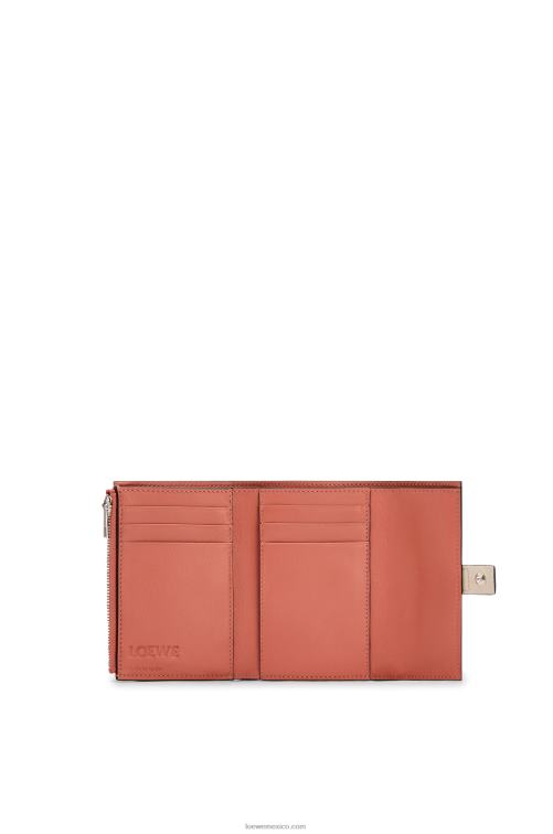avena ligera/miel cartera vertical pequeña de piel de becerro granulada suave Loewe R8J8Z1221 mujer