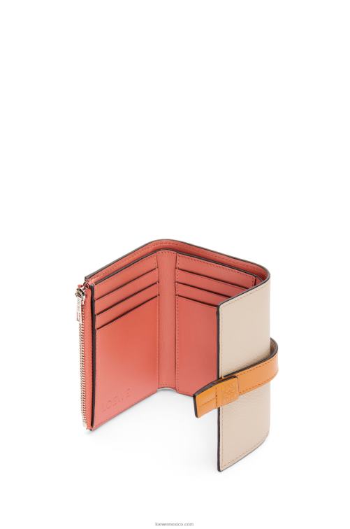 avena ligera/miel cartera vertical pequeña de piel de becerro granulada suave Loewe R8J8Z1221 mujer