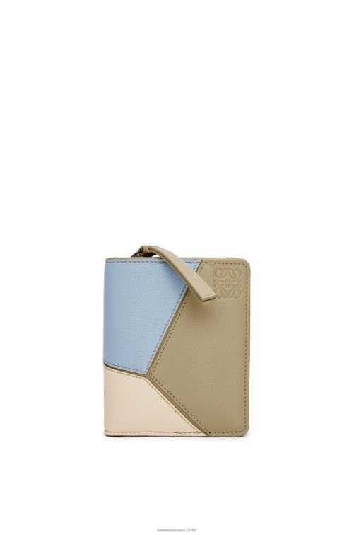 azul polvoriento/verde salvia cartera puzzle compacta con cremallera en piel de becerro clásica Loewe R8J8Z1213 mujer