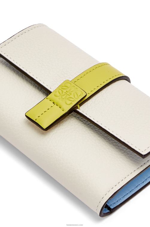 blanco suave/amarillo lima cartera vertical pequeña de piel de becerro granulada suave Loewe R8J8Z1228 mujer