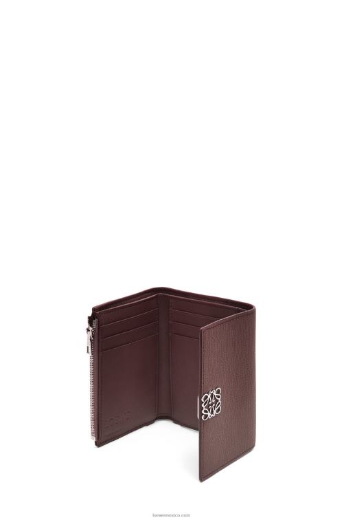 borgoña Cartera vertical pequeña Anagram de piel de becerro granulada Loewe R8J8Z1297 mujer