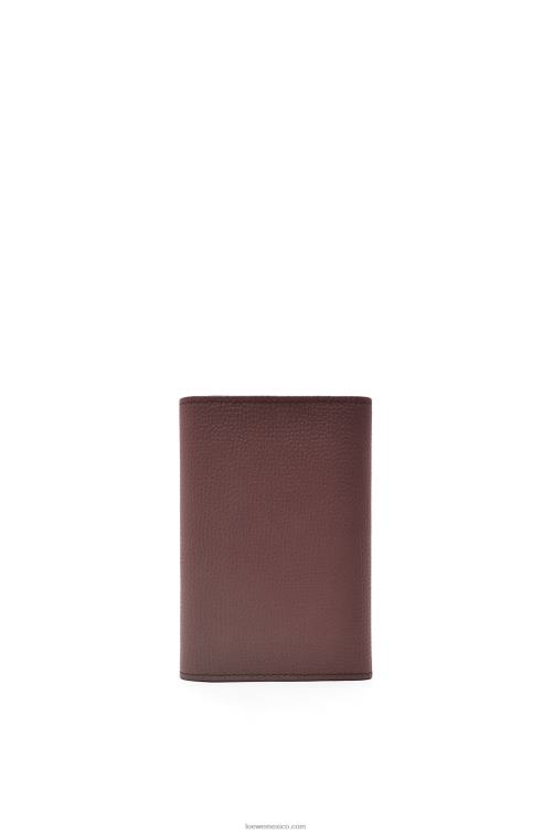 borgoña Cartera vertical pequeña Anagram de piel de becerro granulada Loewe R8J8Z1297 mujer