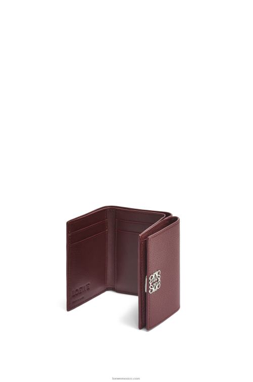 borgoña cartera triple con anagrama de piel de becerro granulada Loewe R8J8Z1296 mujer