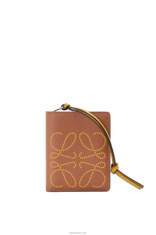 bronceado/ocre cartera compacta con cremallera de la marca en piel de becerro clásica Loewe R8J8Z1301 mujer