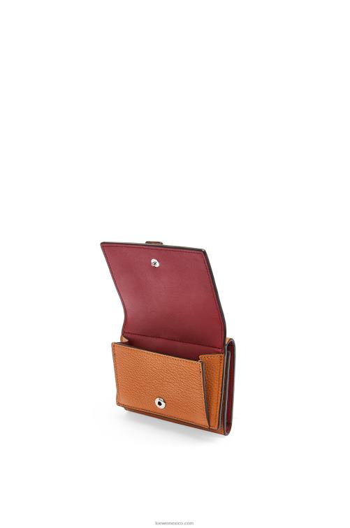 caramelo claro/pacana cartera de tres pliegues en suave piel de becerro granulada Loewe R8J8Z1254 mujer