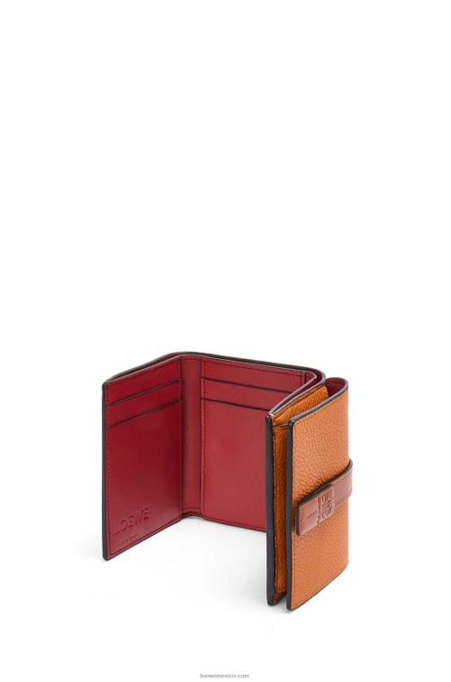 caramelo claro/pacana cartera de tres pliegues en suave piel de becerro granulada Loewe R8J8Z1254 mujer