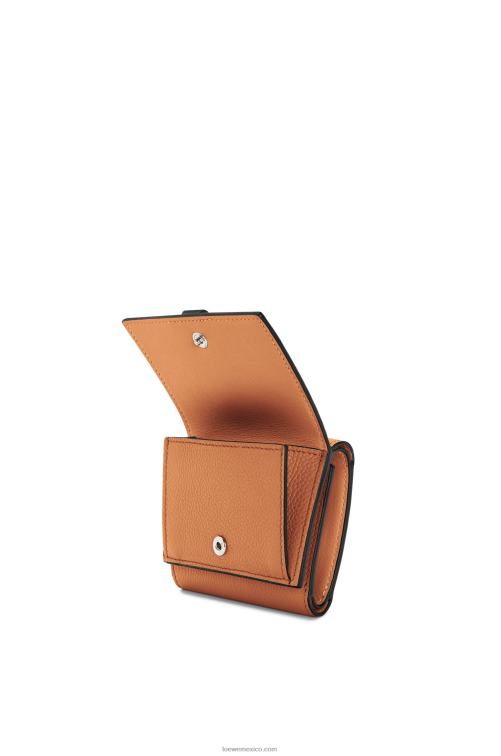 caramelo claro/pacana cartera de tres pliegues en suave piel de becerro granulada Loewe R8J8Z1316 mujer