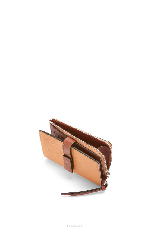 caramelo claro/pacana cartera plegable fina con cremallera de piel de becerro granulada suave Loewe R8J8Z1255 mujer