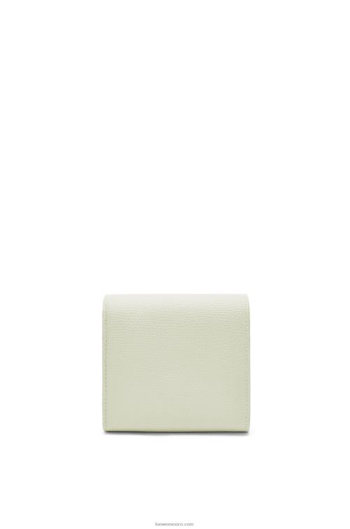 celadón claro cartera compacta con solapa anagram de piel de becerro granulada Loewe R8J8Z1233 mujer