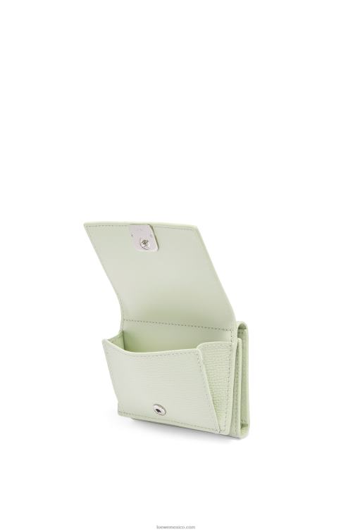 celadón claro cartera triple con anagrama de piel de becerro granulada Loewe R8J8Z1232 mujer