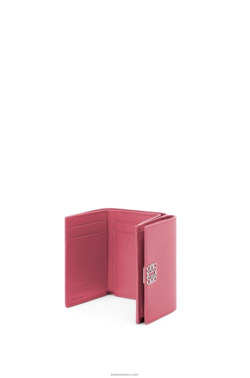 ciruela cartera triple con anagrama de piel de becerro granulada Loewe R8J8Z1238 mujer