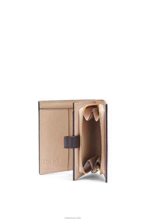 ciruela/chocolate cartera compacta con cremallera de suave piel de becerro granulada Loewe R8J8Z1244 mujer