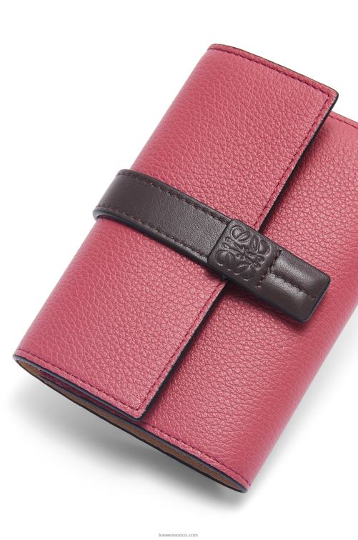 ciruela/chocolate cartera vertical pequeña de piel de becerro granulada suave Loewe R8J8Z1243 mujer