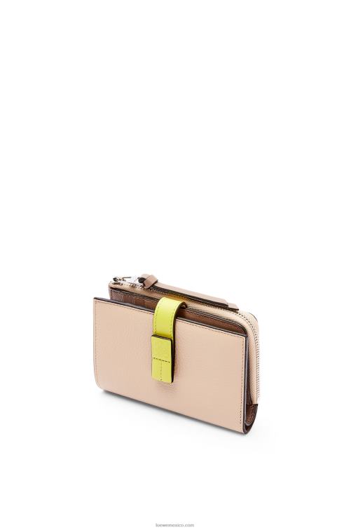 desnudo/citronela cartera plegable fina con cremallera de piel de becerro granulada suave Loewe R8J8Z1298 mujer