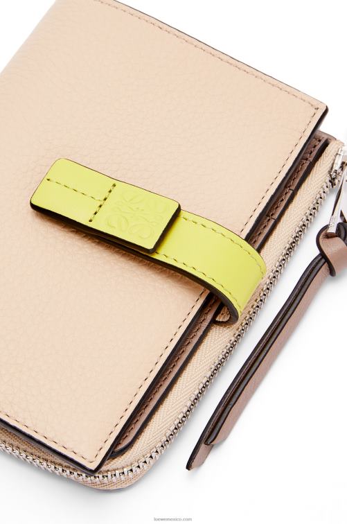 desnudo/citronela cartera plegable fina con cremallera de piel de becerro granulada suave Loewe R8J8Z1298 mujer