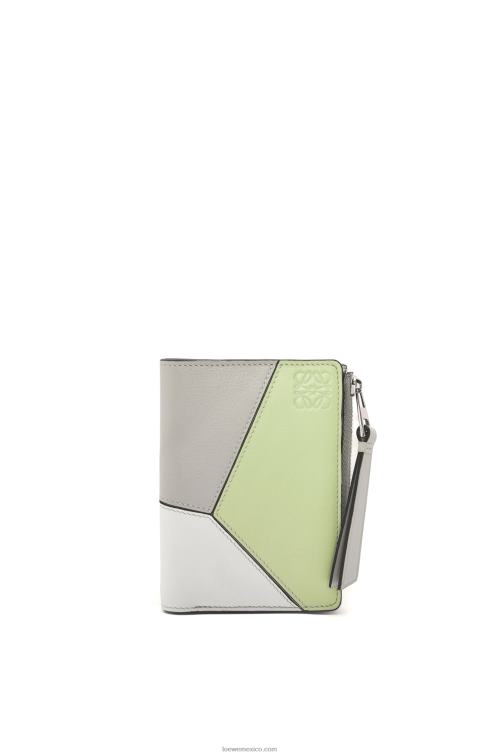 gris ceniza/celadón claro billetera plegable delgada puzzle en becerro clásico Loewe R8J8Z1260 mujer