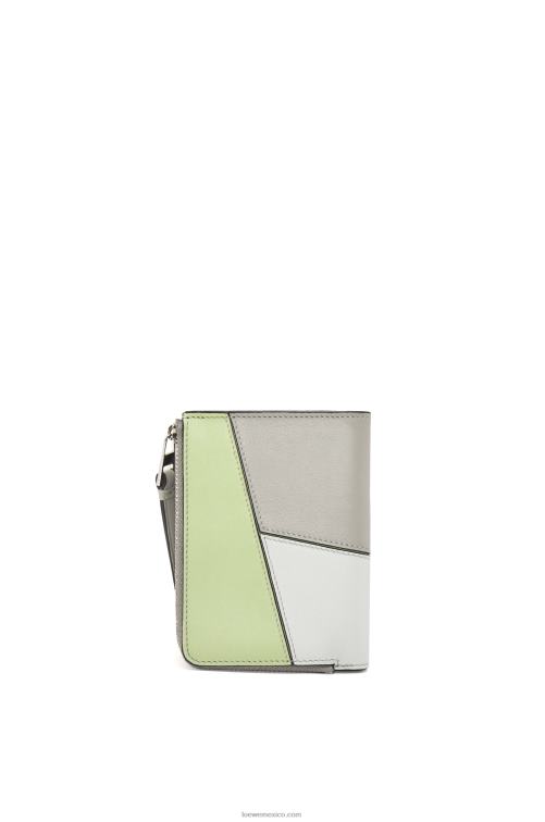 gris ceniza/celadón claro billetera plegable delgada puzzle en becerro clásico Loewe R8J8Z1260 mujer