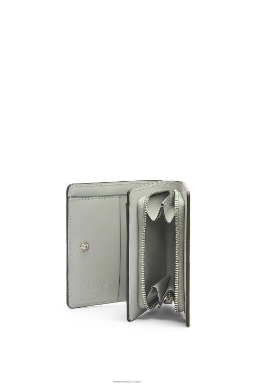 gris ceniza/celadón claro cartera puzzle compacta con cremallera en piel de becerro clásica Loewe R8J8Z1261 mujer